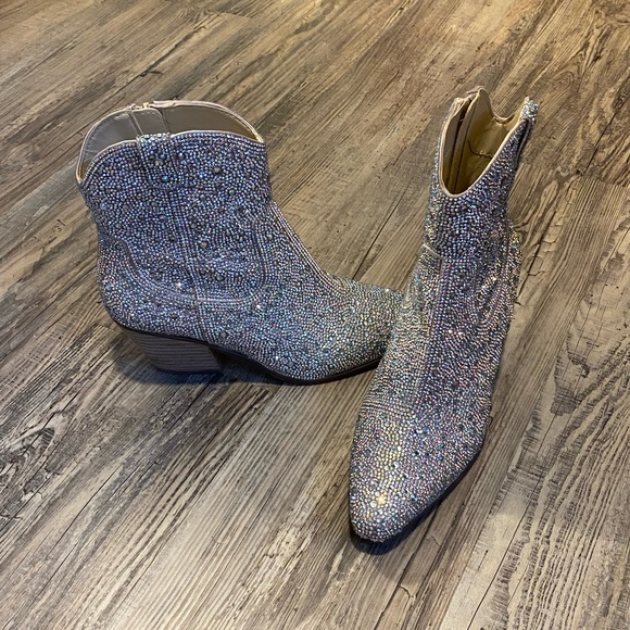 Matisse Silver Ankle Boots with Rhinestones - Picture 8 of 8